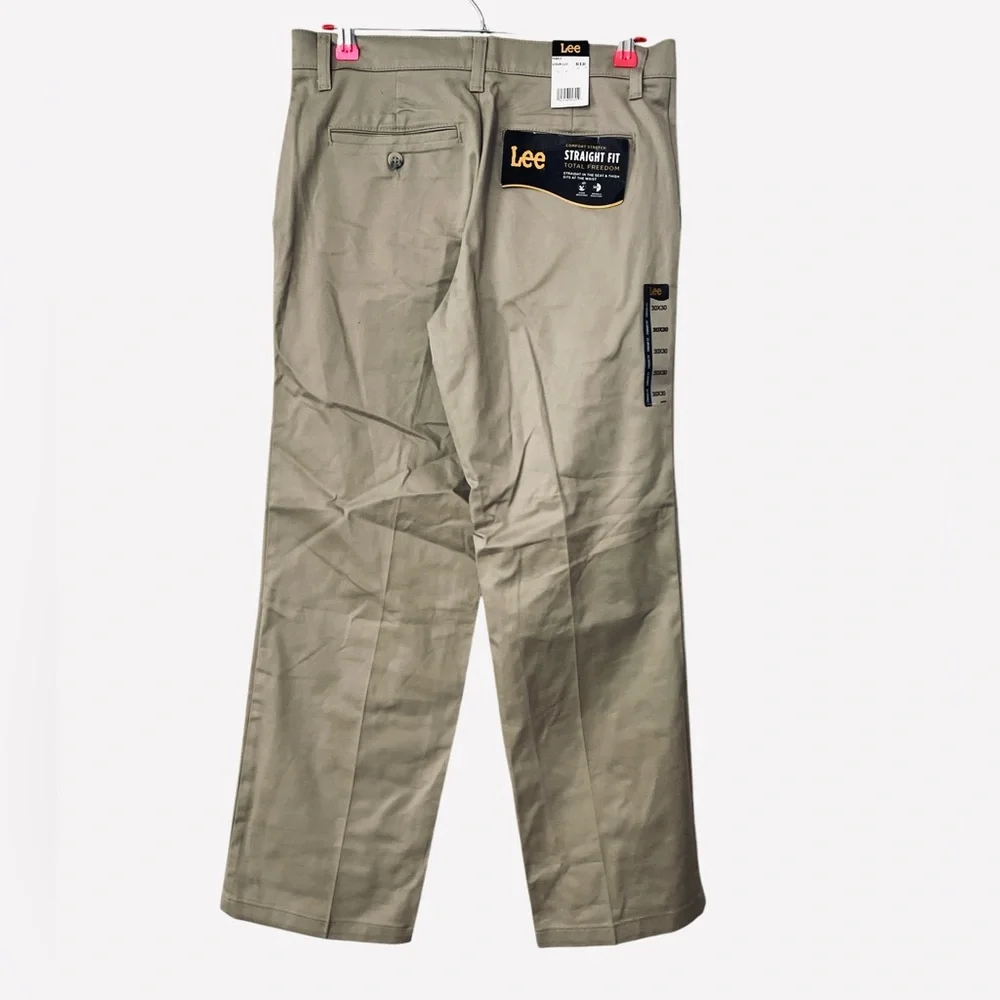 Lee Men's Total Freedom Stretch Straight Fit Flat Front Pant Pebble Size 30x30